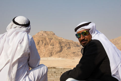 Foto von Scheich und Wesir in der Wüste von Hamudistan